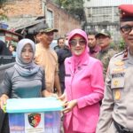 Polri Peduli Korban Banjir di Kota Tangerang,250 Paket Sembako Diserahkan Kepada Warga di Kelurahan Petir, Cipondoh Tangerang