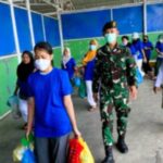 Satgas Pamtas Yonarmed 11 Kostrad Kawal Deportasi 121 PMI dari DTI Tawau, Malaysia