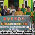 Satgas Pamtas Yonarmed 11 Kostrad Bersama Warga Bersihkan Masjid Baitul Rahman di Simanggaris