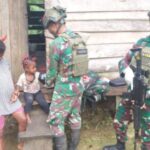 Satgas Yonif 762/VYS Lakukan Pelayanan Kesehatan Keliling Untuk Warga Kampung Subin