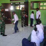 Anak Papua Cerdas,Satgas Yonif 521/DY Berikan Buku dan Alat Tulis Untuk Meningkatkan Minat Baca Anak-anak di Papua