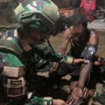Cintai Kesehatan Satgas Yonif 521/DY  ke Rumah Warga Distrik Bolakme Anjangsana