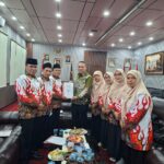 Ironisnya, persoalan terbesar yang dihadapi guru madrasah adalah soal penghasilan. Ironisnya, persoalan terbesar yang dihadapi guru madrasah adalah soal penghasilan.
